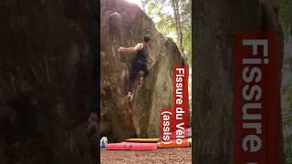 Fissure du Velo - assis (V8) as climbed by Emmanuel Guimond #valdavidbouldering #bouldering