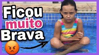 TROLANDO A BIANCA NA PISCINA - 3 IRMÃS DEMAIS