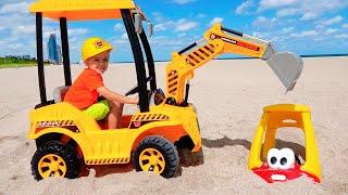 Vlad and Niki had a Fun Day on the Beach! Plying with Mom and Sand