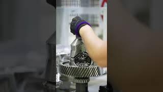 The assembly process of the reducer differential case for the Renault Megane E-Tech 100% electric️