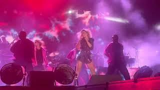 Hadise İzmir Konseri Müthiş Show