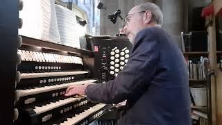BACH Fugue in D sharp minor BWV 877 - Peter Dyke playing Hereford Cathedral organ