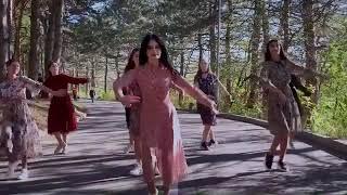 beautiful georgian girls dance