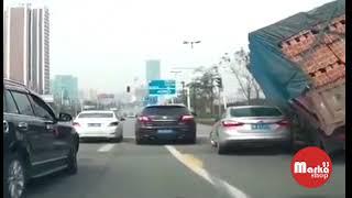 Машину раздавило в лепешку - 2. Водитель не успел выскочить...