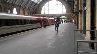 Лондон. Вокзал King's Cross. Телеги разворовали.