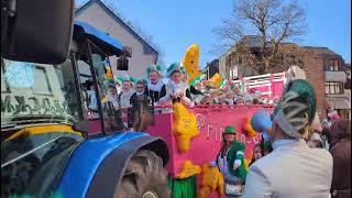 Ostwestfalen feiert Karneval: Narren in Steinheim bringen Wagen zum Wackeln