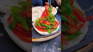 Chinese burger Grandpa and grandma love to eat fried peppers