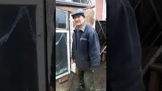 Активный дедушка мастерит