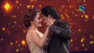 Shahrukh Khan romantic dance with Madhuri Dixit in award show