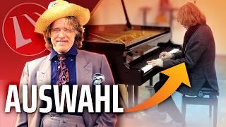 Helge Schneider wählt seinen neuen Konzertflügel im Auswahlsaal von Steinway & Sons Hamburg