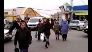 Тётка регулирует дорожное движение (часть1)