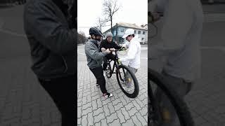 КАК НАУЧИТЬ ДРУГА ЕЗДИТЬ Wheelie | MTB STUNT