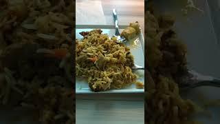 Hogging food at the Emirates lounge in Dubai International Airport #shorts