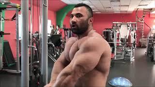 Russian muscle bull - Gym posing