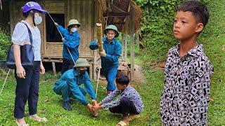 Police help poor boy reinforce dilapidated house to avoid storm. || Lonely Dat