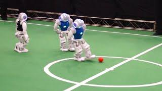 RoboCup 2015 SPL Semi Finals: Nao-Team HTWK vs. B-Human