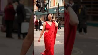 Chammak Challo In UK  #bollywood #srk #kareenakapoor #filmy #red #saree #heroine #ra #star #photo