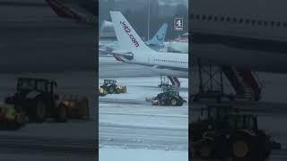 Heavy snow forces airport closures