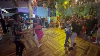 ARICA BAILA A TODO RITMO BACHATA & SALSA AB ATR