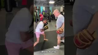 How to Hide the Right Hand #oldschoolboxing #boxingtips #billypadden #phillyboxing