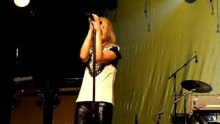 Metric - Handshakes @ Hamilton Convention Centre, Oct 24 09