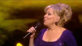 Bette midler wind beneath my wings Live #BetteMidler