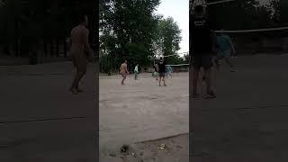 Beach volleyball, excellent ball blocking and a strong throw to the center.