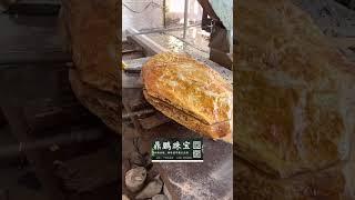北京男子沉迷翡翠，抵押一套别墅买下原石，一刀切开，妻子当场...