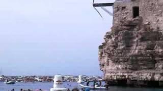 tuffi polignano a mare .... cliff diving red bull ...