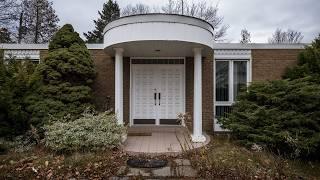 Abandoned House with 80s Decor in a Luxury Neighbourhood!!