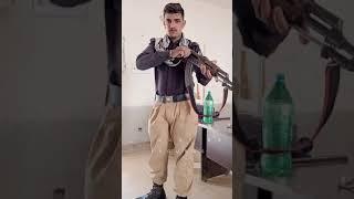 I G shahab dakhe kesa yh police Wala tik Tok banate Howe gun lod KR raha h kia asa hona chahiya