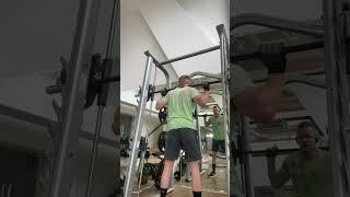 Beginner squat, Smith machine, shoulder width ￼