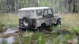 Forward Safari 500 едут по болоту