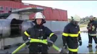 Wie die Flughafenfeuerwehr am Hannover Airport für den Einsatz übt - Hannover Airport TV