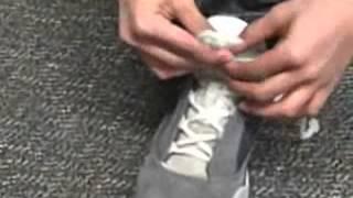How to tie your shoes 0002