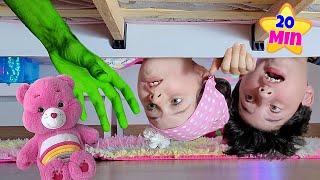 BABY SISTER learns to sleep alone Funny Story for Children | Mimi Julinha