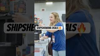Easy negotiations with a hobby legend @Kayla.collects   #sportscards #shorts #cardshows