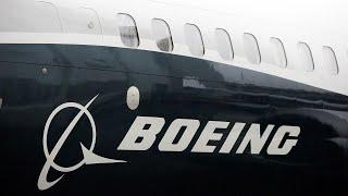 Boeing Fallen-Angel Risk Leads to $25 Billion Cash Plan