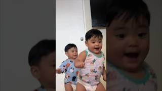 This mom captured a great moment of her twins on camera ️