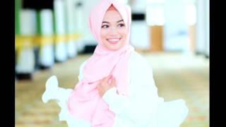 Hijab Fashion Blogger Indonesian Gorgeous and Success