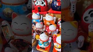Котик удачи. Манэки нэко. Кот с поднятой лапкой / Lucky Cat. Maneki Neko. Cat with a Raised Paw