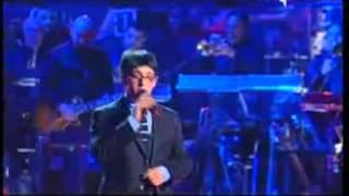 Piero Barone singing Piove