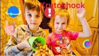 Челлендж с орехами. Кто победит? #Антон и Полина #Крутошок #Krutoshock