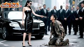 Dewa Perang jatuh miskin dan jualan di jalan, CEO cantik pakai kartu hitam beli dia jadi bodyguard!