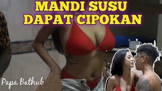 Amellia Putri Model Hot Mandi Susu Di Bathub