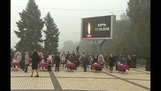 Возложение цветов на площади