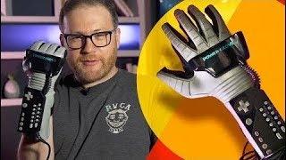 استعراض CNET Bringing back Nintendo's ridiculous Power Glove (it still works!)