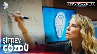 Selin, Gizemli Şifreleri Çözerek Cani Çetenin Bir Sonraki Hamlesini Buluyor #ArkaSokaklar 688. Bölüm