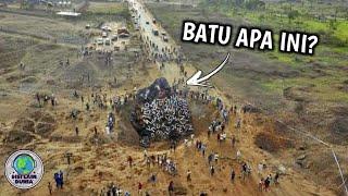 Turun Dari Langit? Batu Raksasa Misterius Tiba2 Muncul,Bikin Gempar Warga! Banyak Tulisan