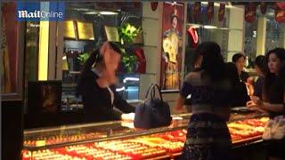 Women Gone Crazy At Female Shopkeeper in China